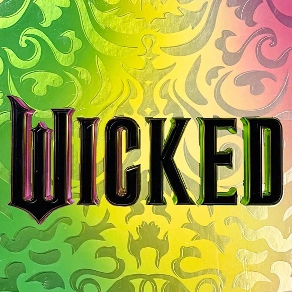 Book WICKED: The Official Visual Companion (Hardcover) NEW - Picture 5 of 9